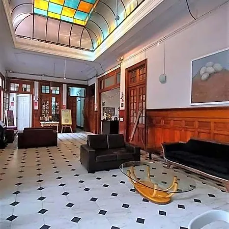 1900 Backpacker'S Hostel-2