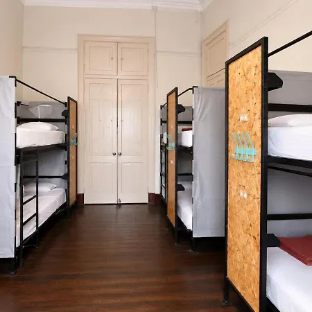 1900 Backpacker'S Hostel-2