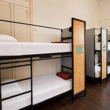 1900 Backpacker'S Hostel-3